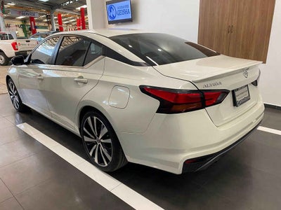 2019 Nissan Altima 4p SR L4/2.5 Aut