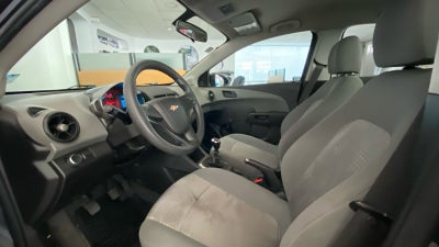 2015 Chevrolet SONIC 4 PTS LS TM5 AAC R-15