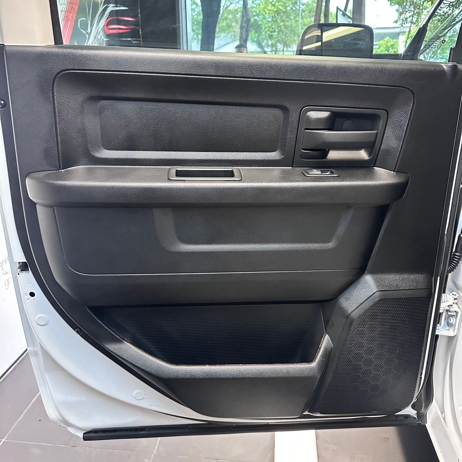 2024 RAM 1500 3.6 Tradesman Crew Cab V6 4x2 At