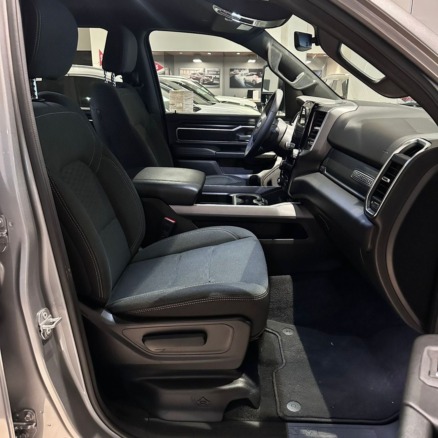 2025 RAM 1500 3.6 V6 Bighorn Crew Cab 4x4 At