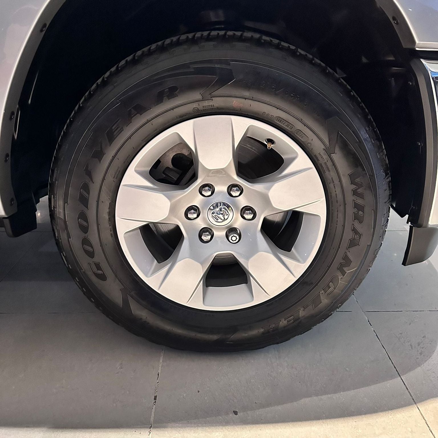 2025 RAM 1500 3.6 V6 Bighorn Crew Cab 4x4 At