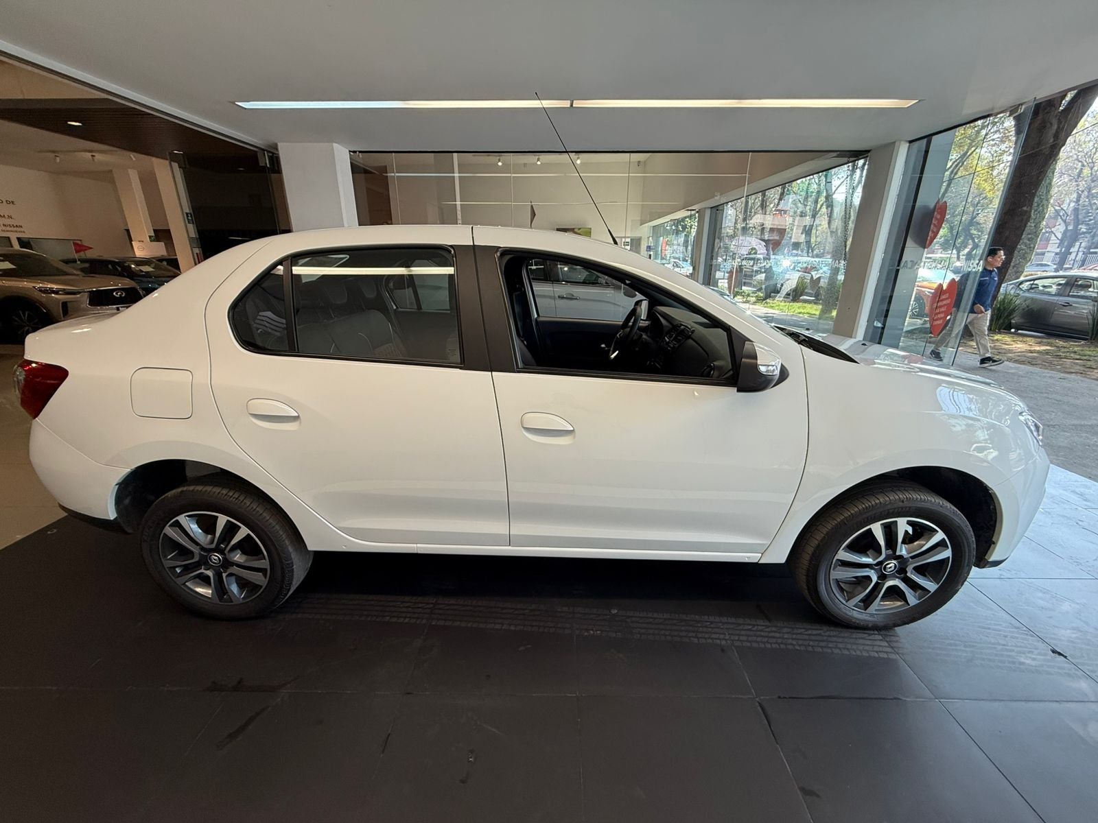 2024 Renault Logan 1.6 Intens Mt