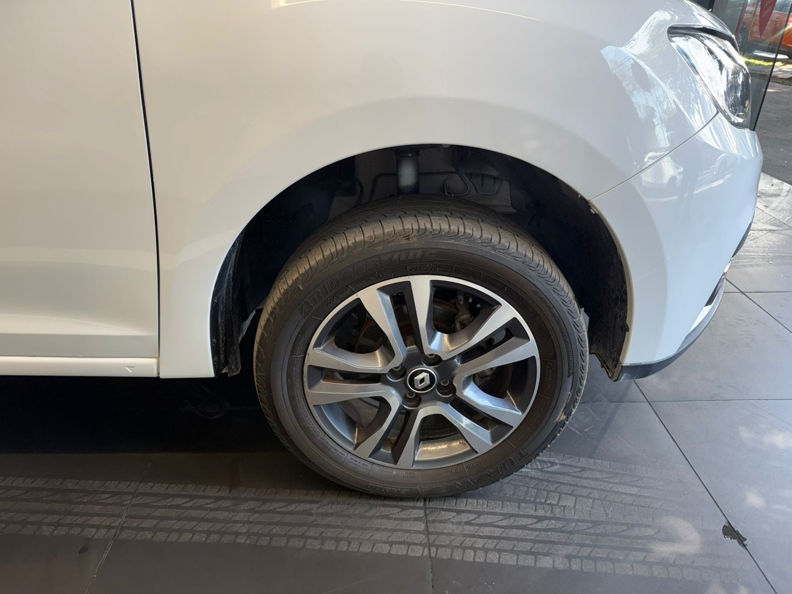 2024 Renault Logan 1.6 Intens Mt