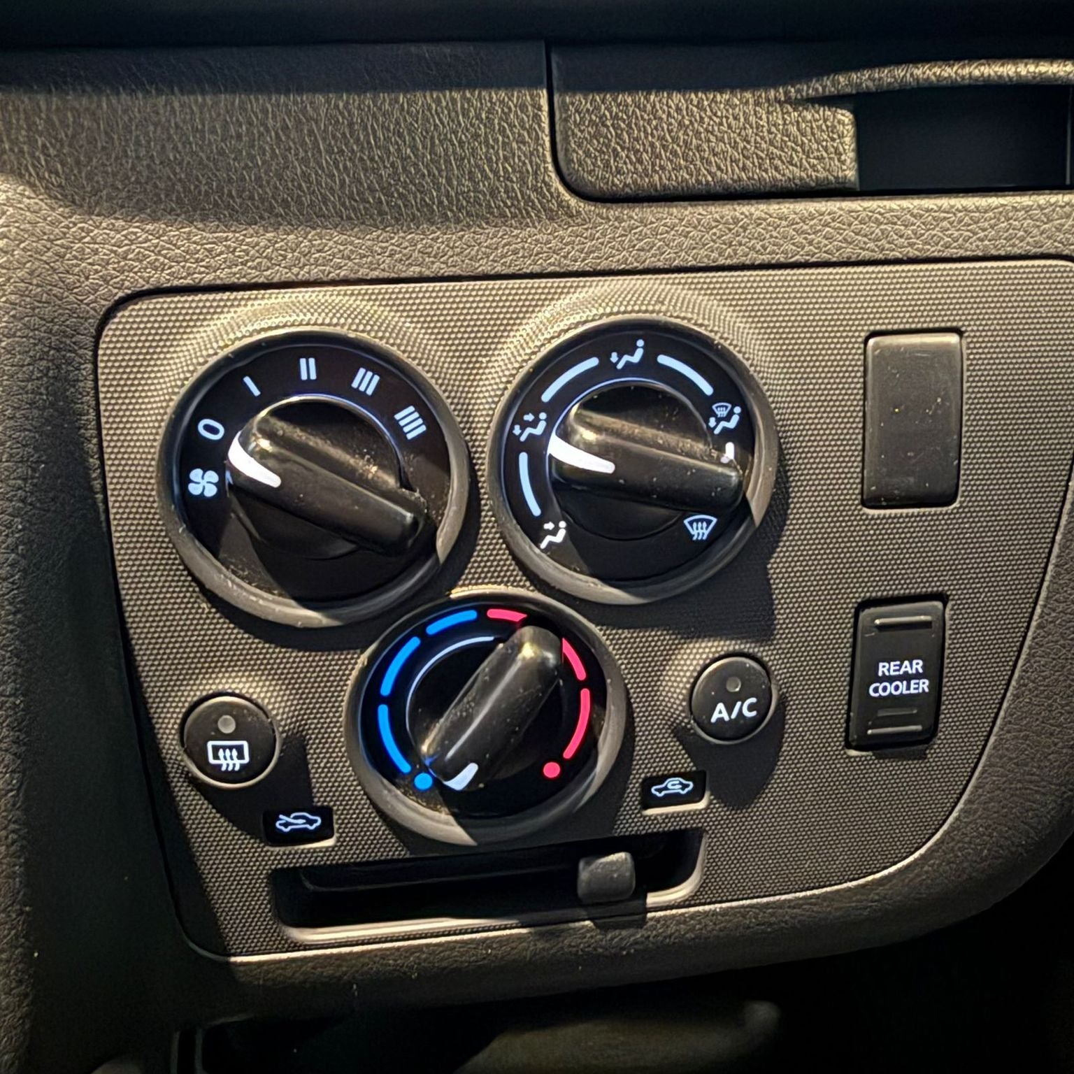 2024 Nissan Urvan 2.5 14 Pasajeros Amplia AA Mt