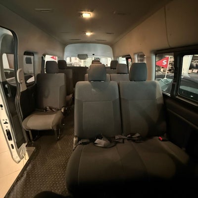 2024 Nissan Urvan 2.5 14 Pasajeros Amplia AA Mt