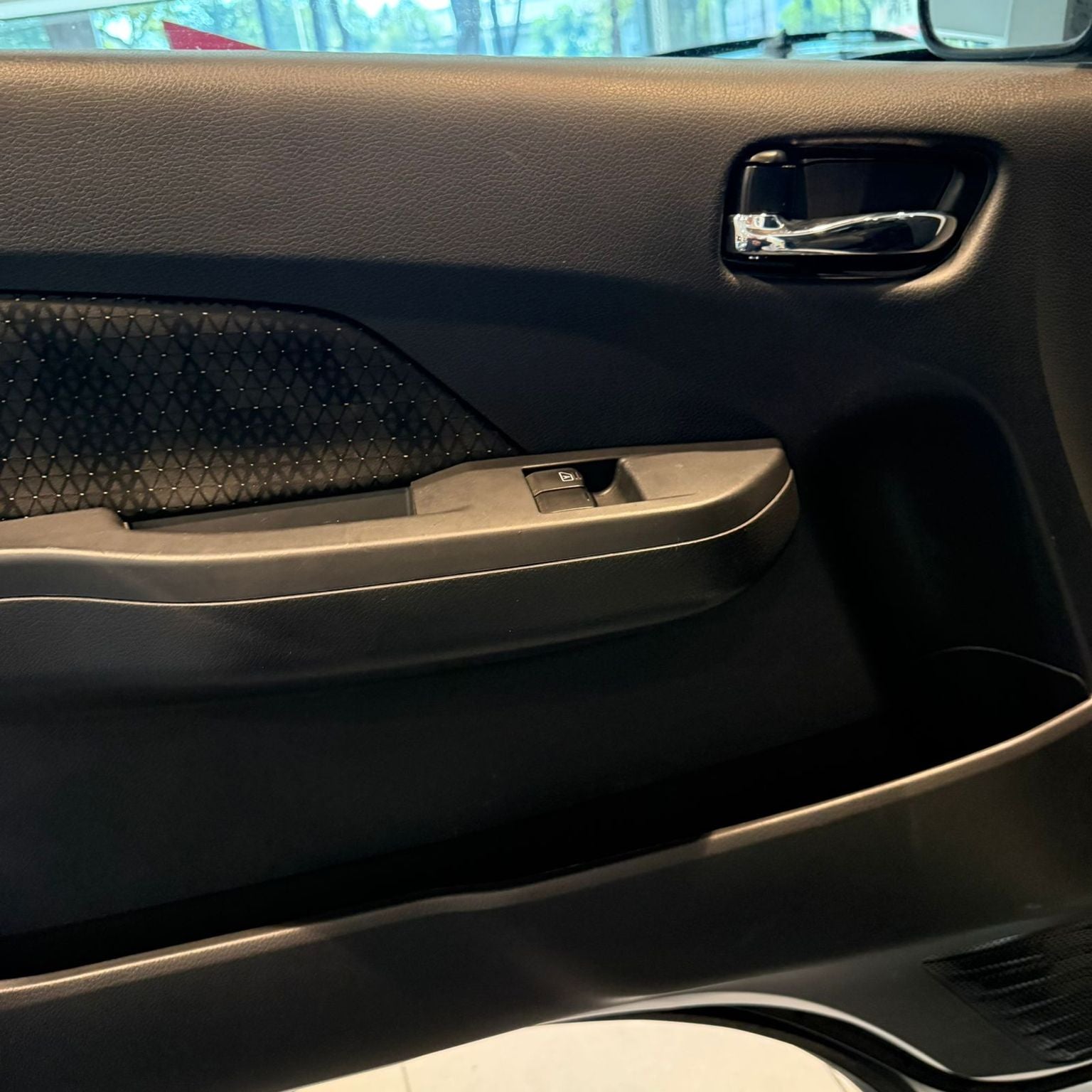 2024 Nissan Urvan 2.5 14 Pasajeros Amplia AA Mt