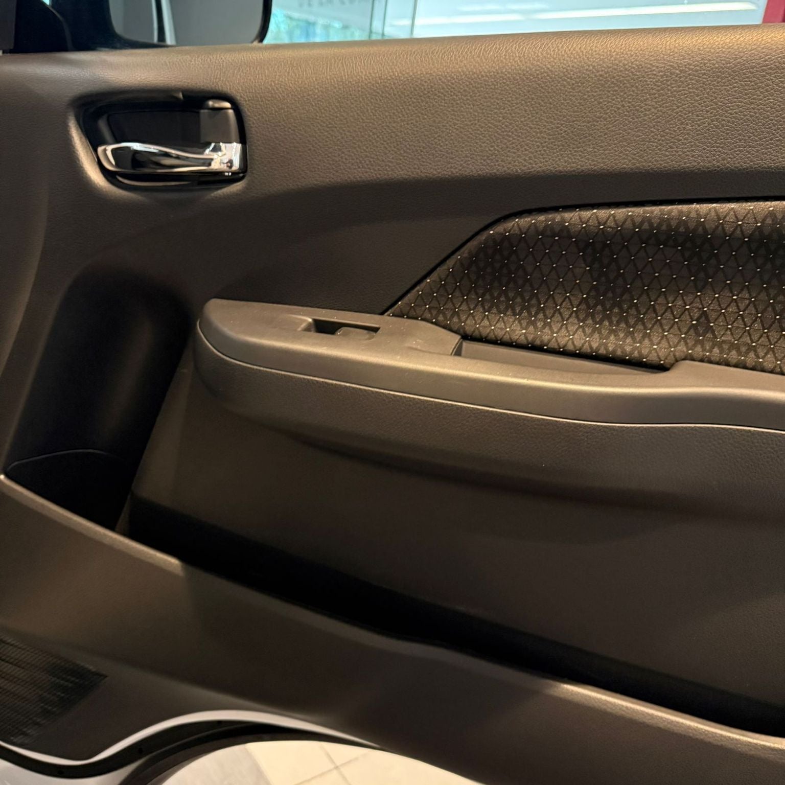 2024 Nissan Urvan 2.5 14 Pasajeros Amplia AA Mt