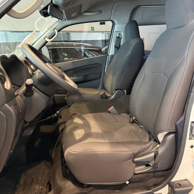 2024 Nissan Urvan 2.5 14 Pasajeros Amplia AA Mt