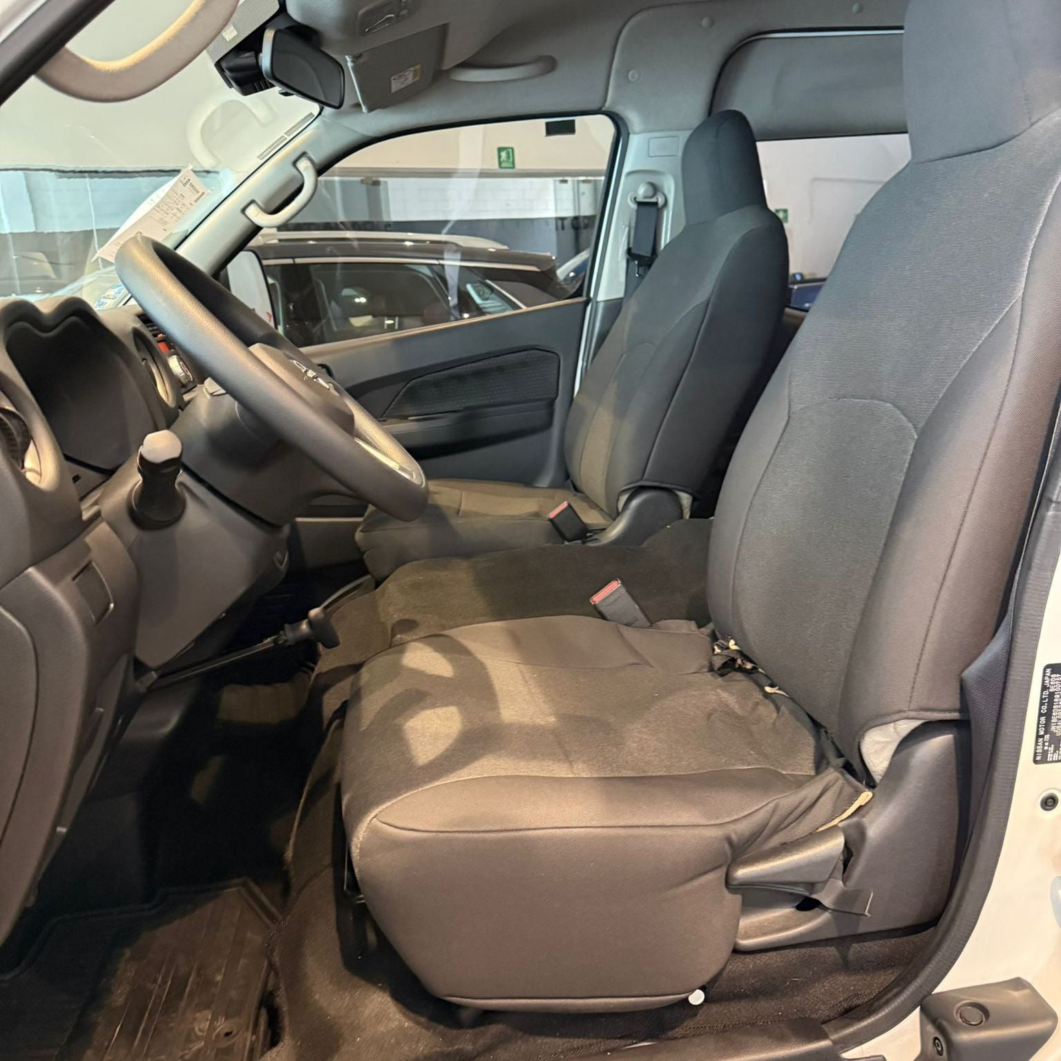 2024 Nissan Urvan 2.5 14 Pasajeros Amplia AA Mt