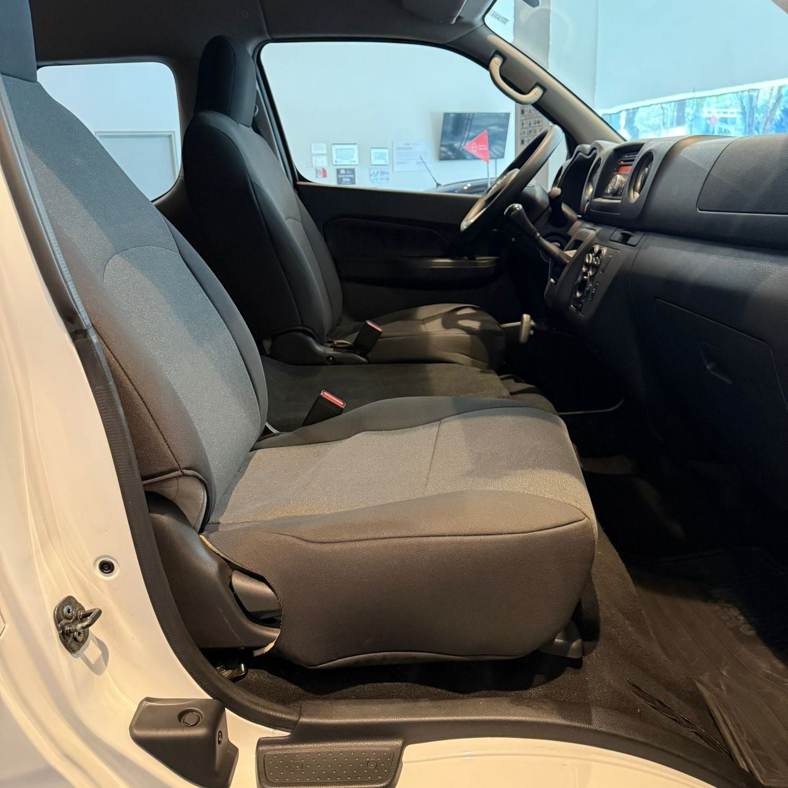 2024 Nissan Urvan 2.5 14 Pasajeros Amplia AA Mt