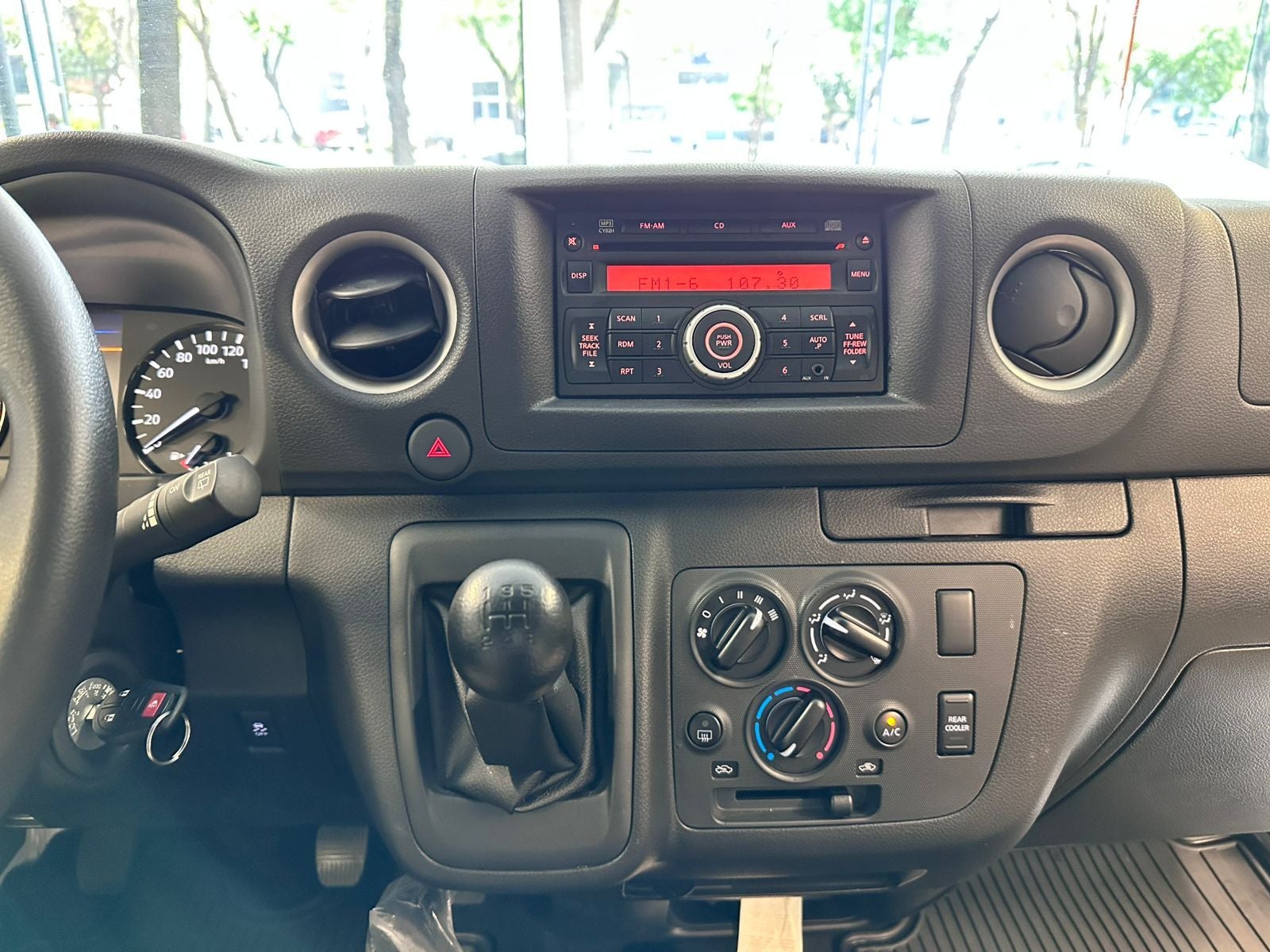 2025 Nissan Urvan 2.5 11 Pasajeros AA Mt