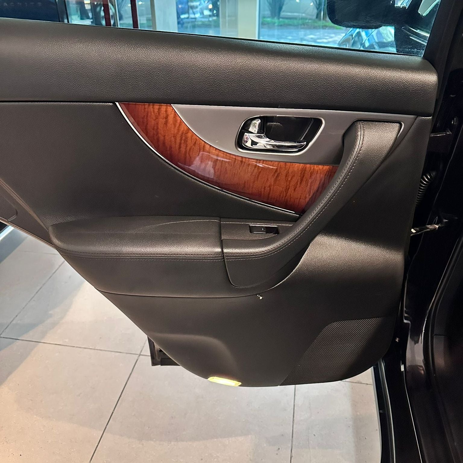 2016 INFINITI QX70 5.0 Seduction At