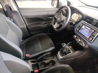 2025 Nissan Versa 4p Advance L4/1.6 Man