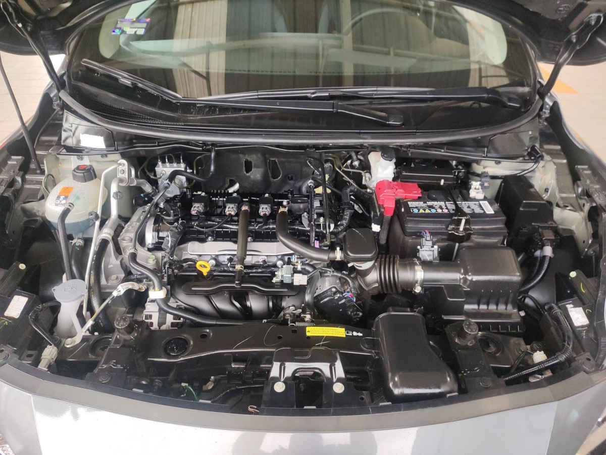 2025 Nissan Versa 4p Advance L4/1.6 Man