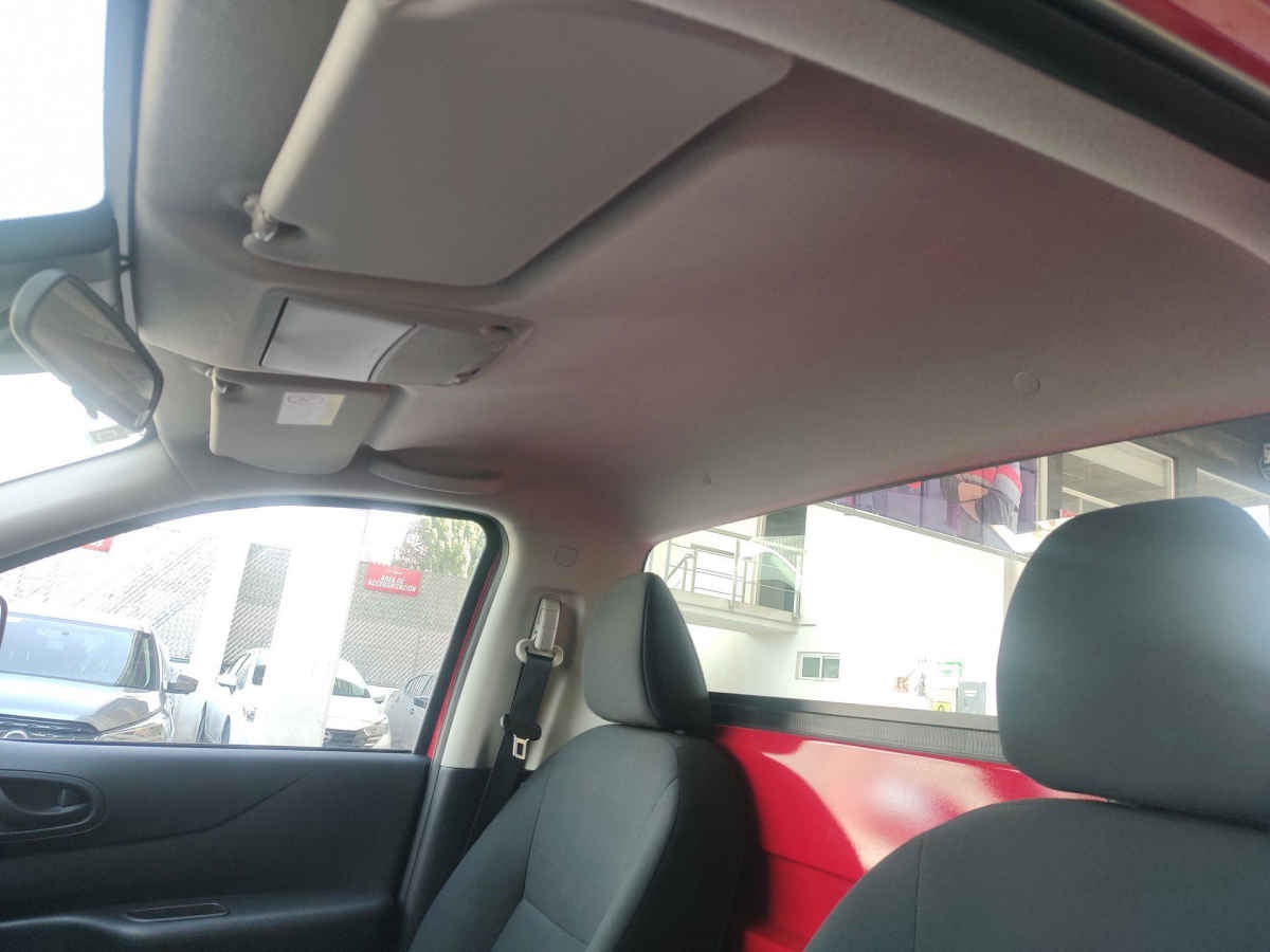 2025 Nissan Pick Up NP300 2p L4/2.5 Man A/A