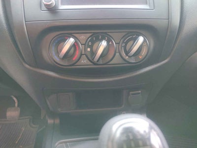 2025 Nissan Pick Up NP300 2p L4/2.5 Man A/A