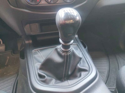 2025 Nissan Pick Up NP300 2p L4/2.5 Man A/A