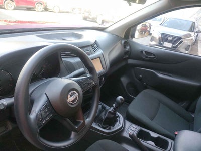 2025 Nissan Pick Up NP300 2p L4/2.5 Man A/A