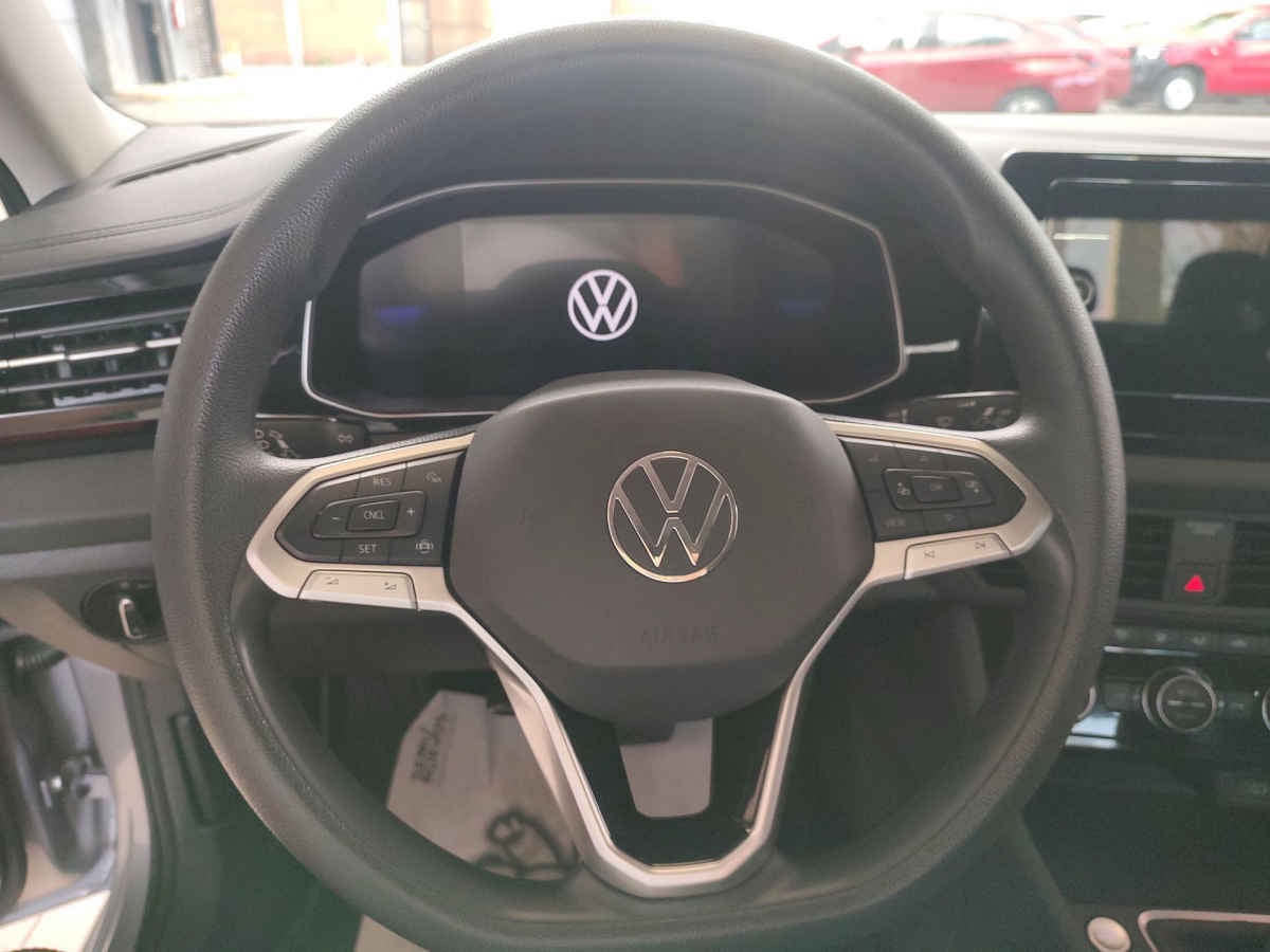 2025 Volkswagen Jetta 4p Trendline L4/1.4/T Aut
