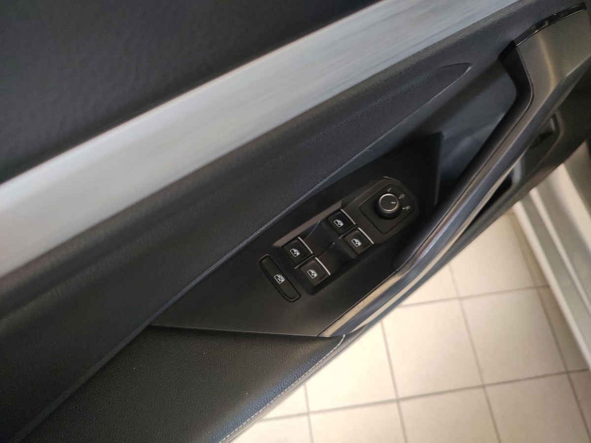 2025 Volkswagen Jetta 4p Trendline L4/1.4/T Aut