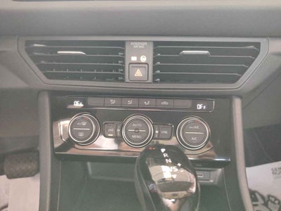 2025 Volkswagen Jetta 4p Trendline L4/1.4/T Aut