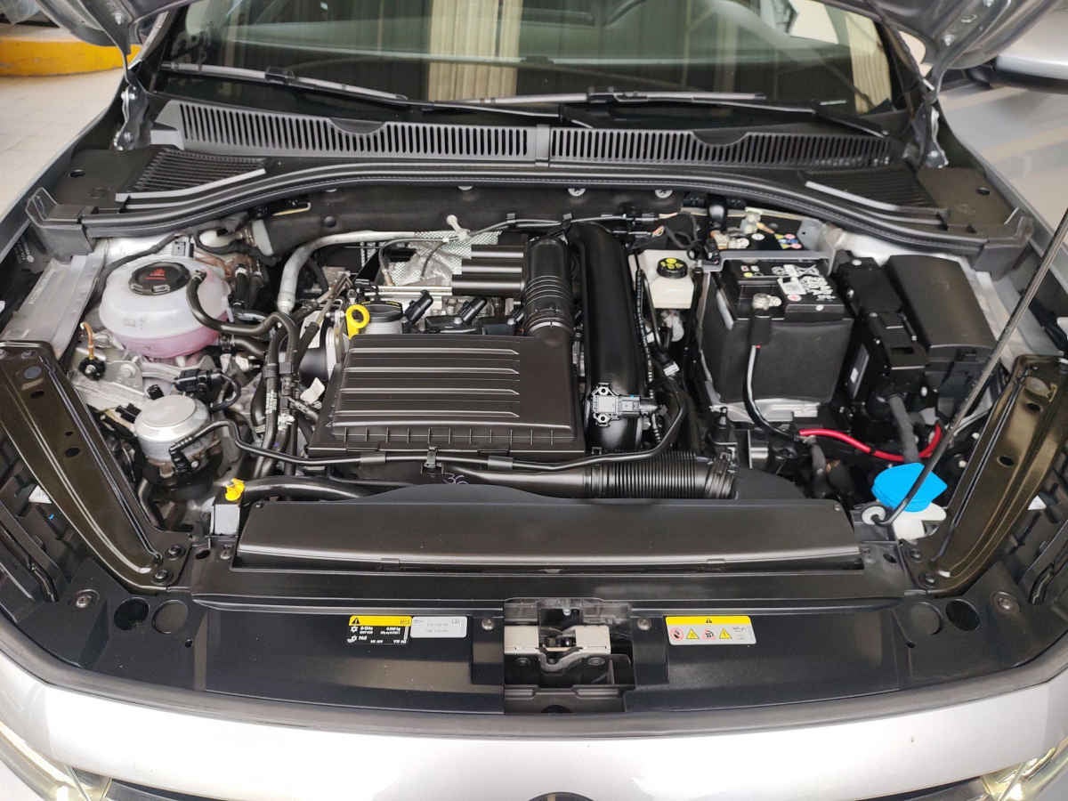 2025 Volkswagen Jetta 4p Trendline L4/1.4/T Aut