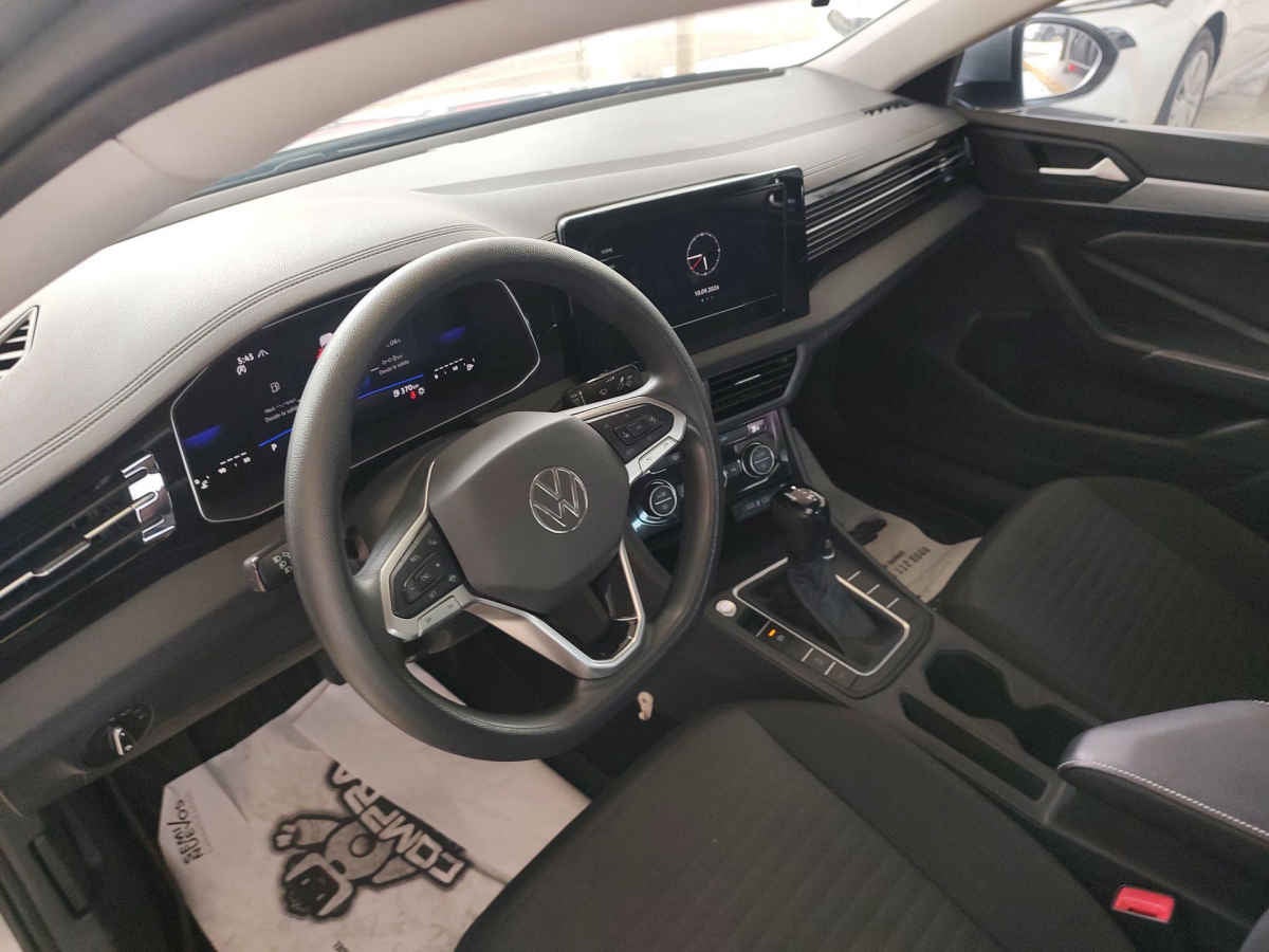 2025 Volkswagen Jetta 4p Trendline L4/1.4/T Aut