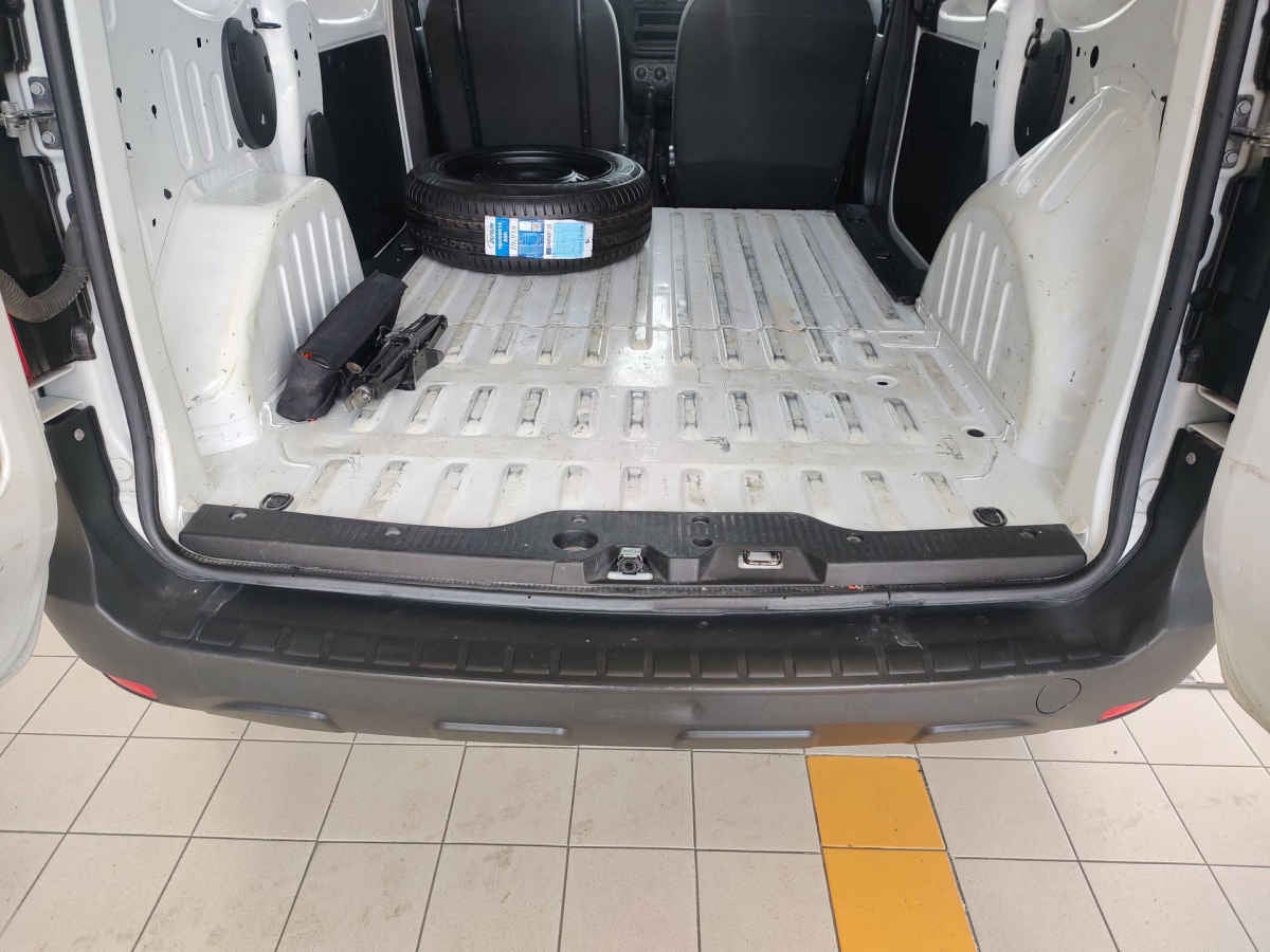 2024 Renault Kangoo 5p Intense L4/2.5 Man