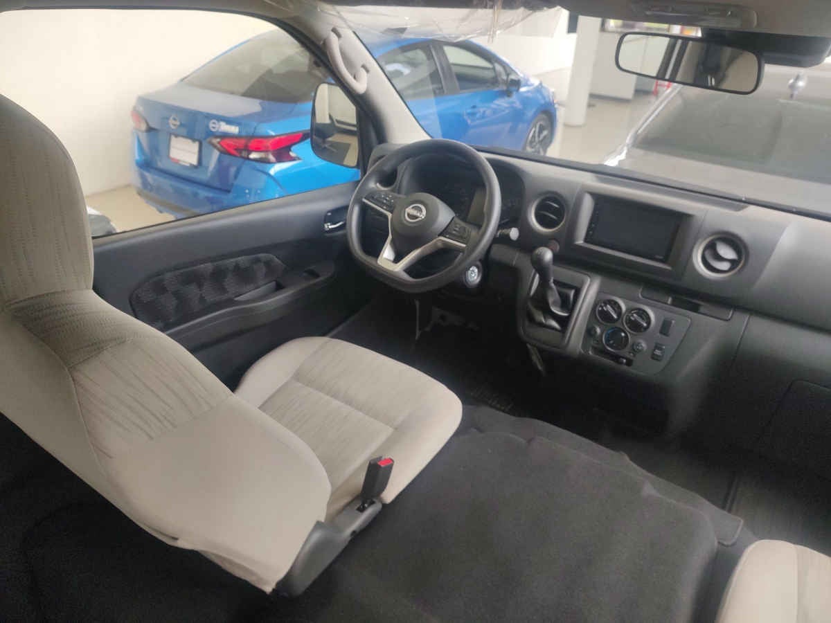 2026 Nissan Urvan 4p Amplia L4/2.5 Man Ventanas