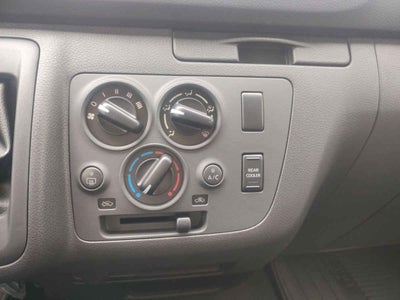 2026 Nissan Urvan 4p Amplia L4/2.5 Man Ventanas