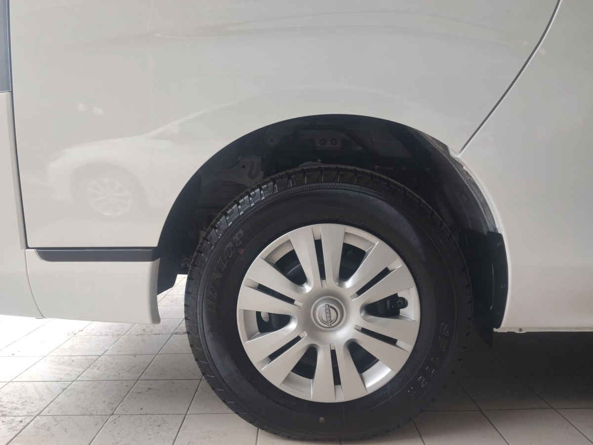 2026 Nissan Urvan 4p Amplia L4/2.5 Man Ventanas