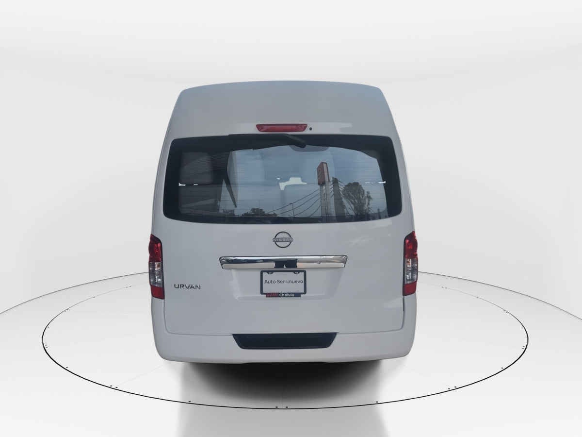 2026 Nissan Urvan 4p Amplia L4/2.5 Man Ventanas
