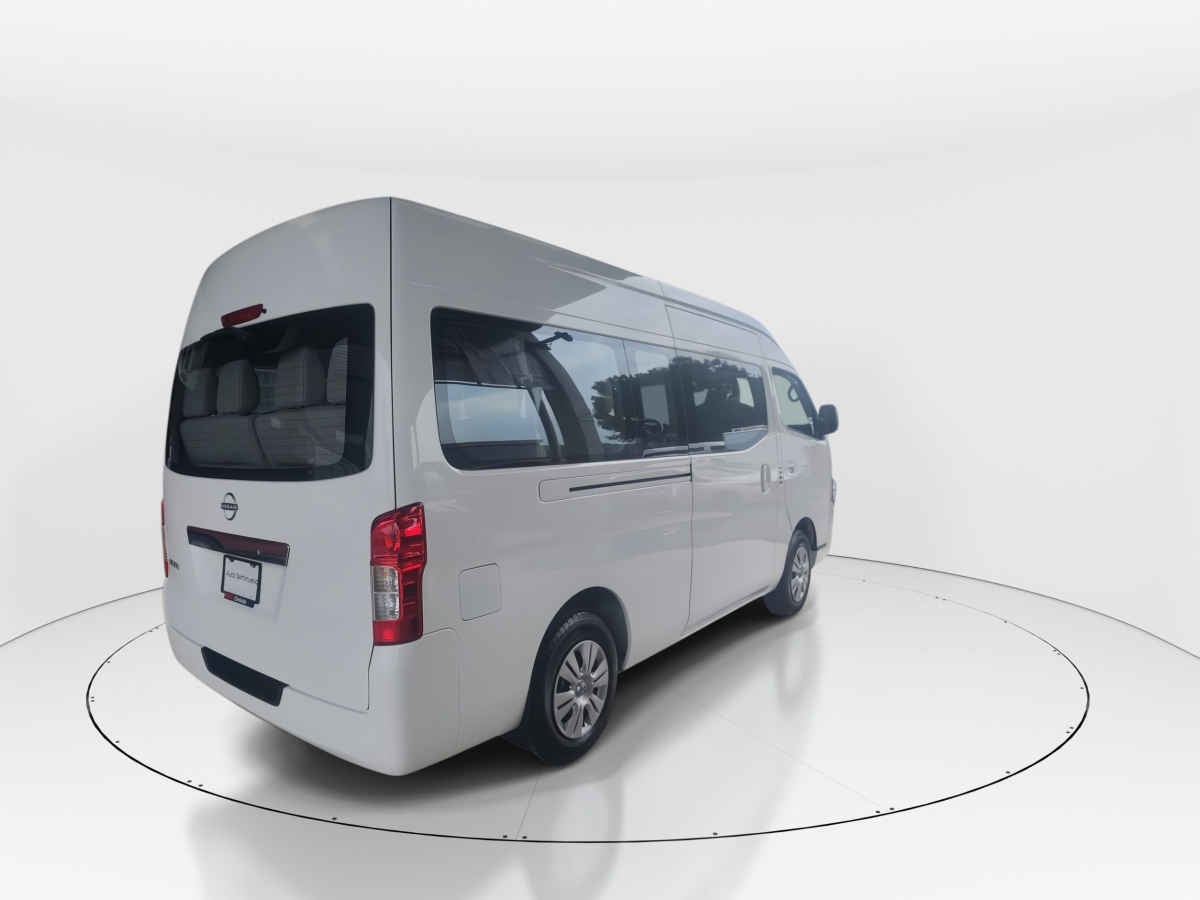 2026 Nissan Urvan 4p Amplia L4/2.5 Man Ventanas
