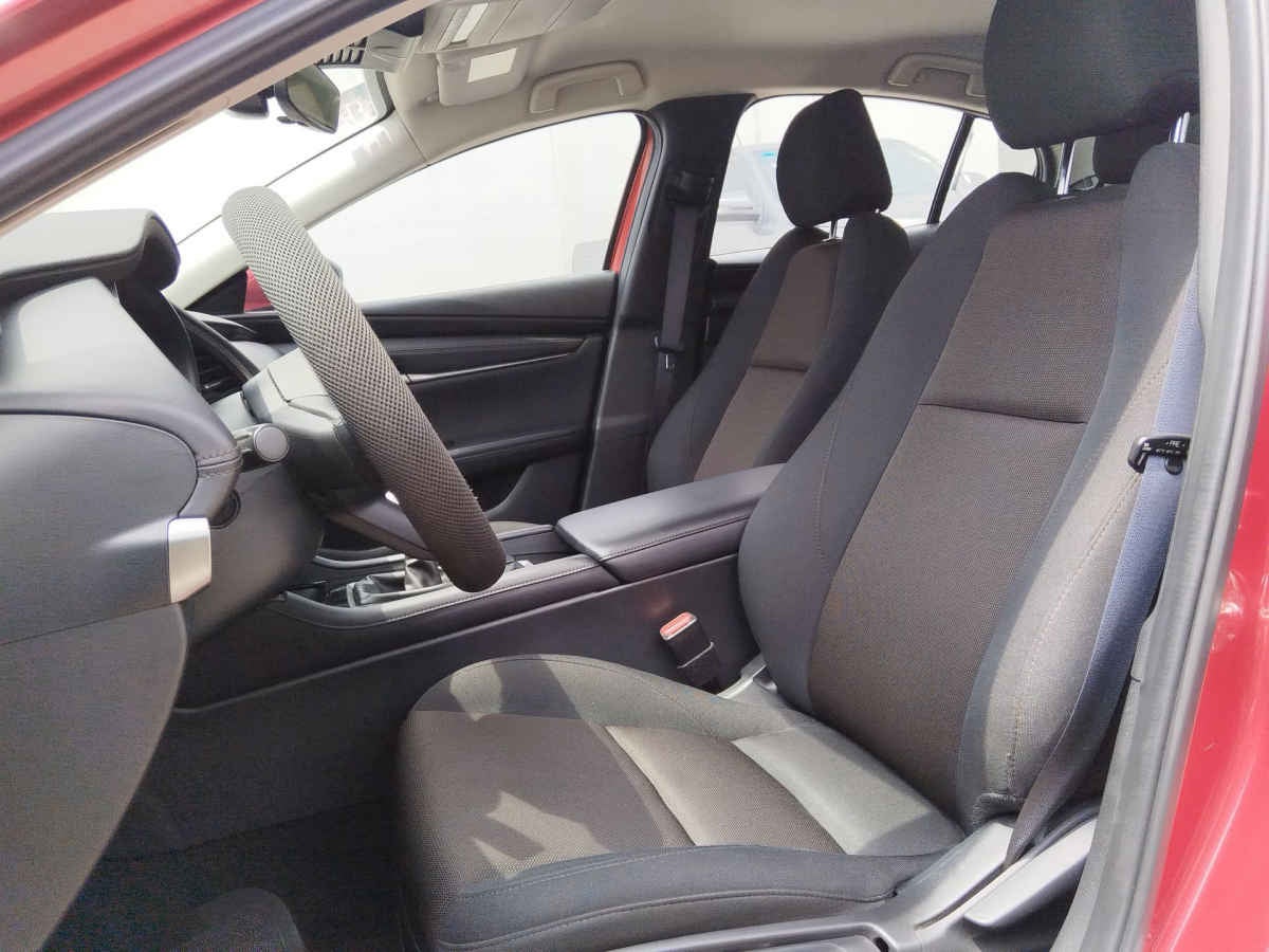 2025 Mazda Mazda 3 4p Sedán i L4/2.5 Man