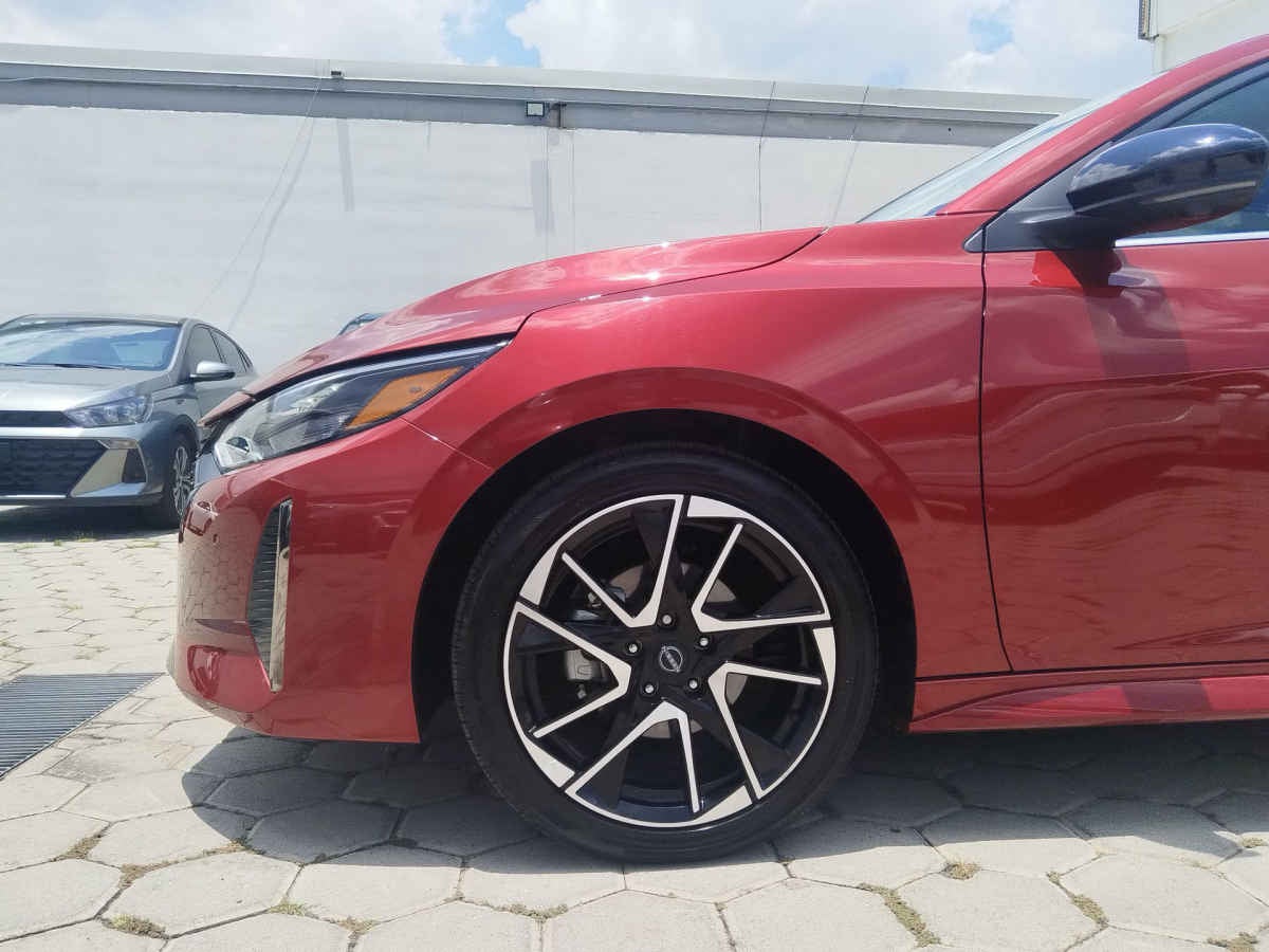 2025 Nissan Sentra 4p SR Platinum L4/2.0 Aut