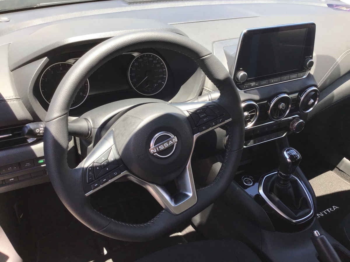 2025 Nissan Sentra 4p Advance L4/2.0 Man