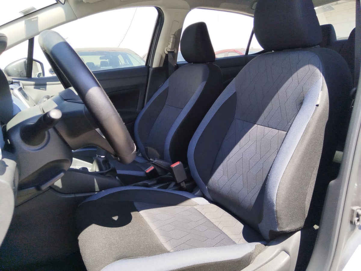 2025 Nissan Versa 4p Advance L4/1.6 Man