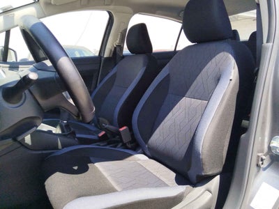 2025 Nissan Versa 4p Advance L4/1.6 Man