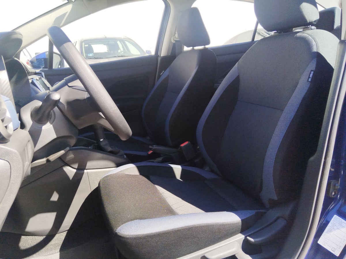 2025 Nissan Versa 4p Advance L4/1.6 Man