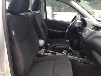 2026 Nissan Pick Up NP300 2p L4/2.5 Man A/A