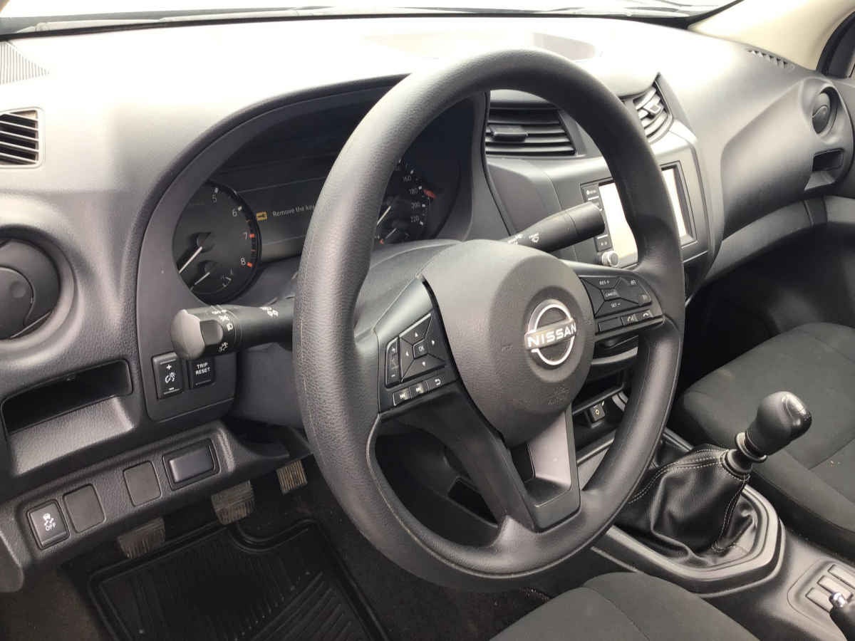 2026 Nissan Pick Up NP300 2p L4/2.5 Man A/A