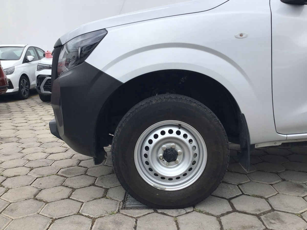 2026 Nissan Pick Up NP300 2p L4/2.5 Man A/A