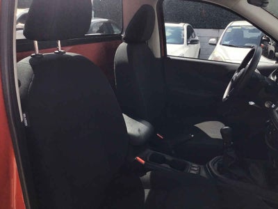 2025 Nissan Pick Up NP300 2p L4/2.5 Man A/A
