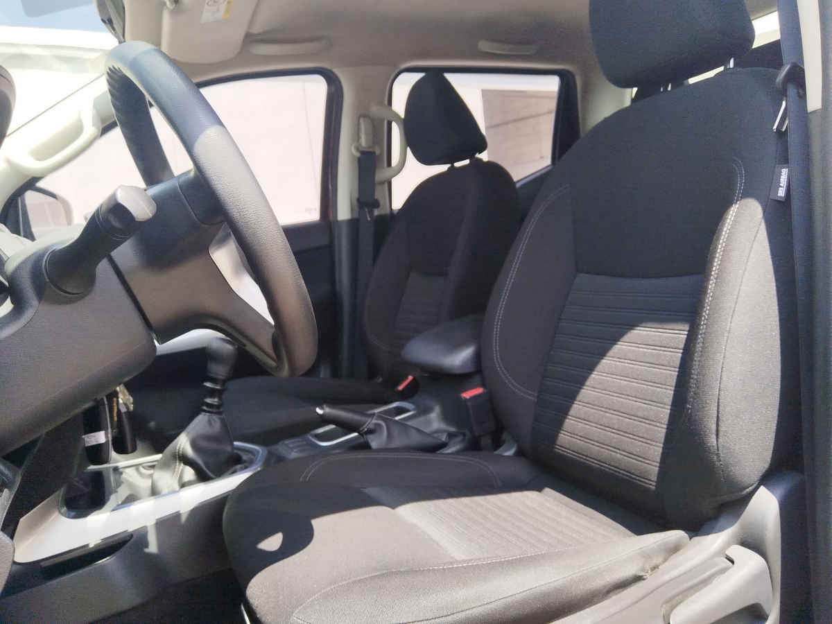 2023 Nissan Frontier 4p LE L4/2.5 Man