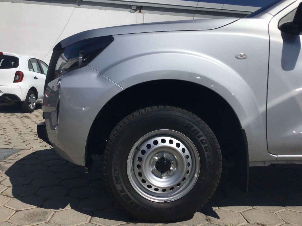 2026 Nissan Frontier 4p SE L4/2.5 Man
