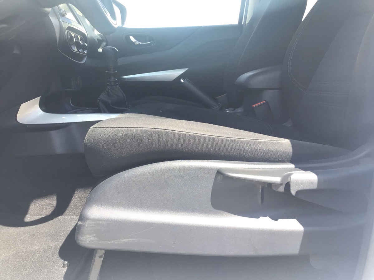 2024 Nissan Frontier 4p LE L4/2.5 Man
