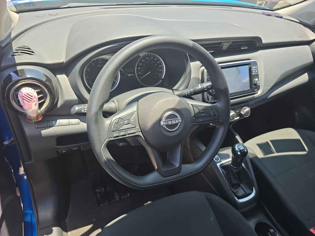 2025 Nissan Kicks 5p Play Advance L4/1.6 Man