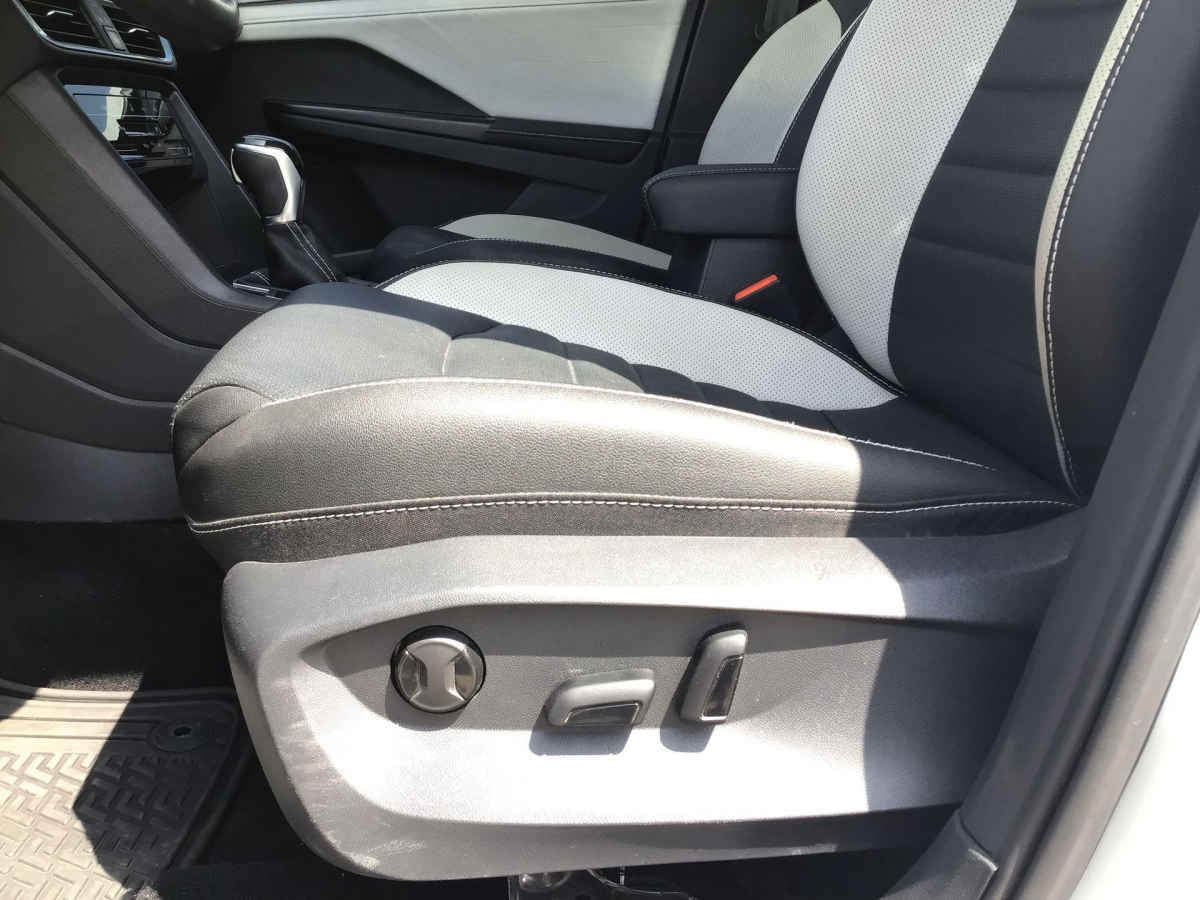 2025 Volkswagen Taos 5p Highline L4/1.4/T Aut