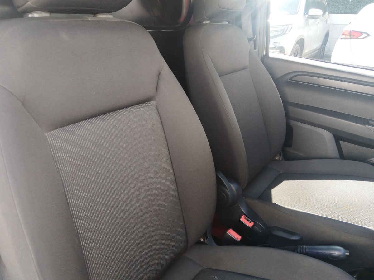 2025 Peugeot Partner Rapid 5p L4/1.4 Man