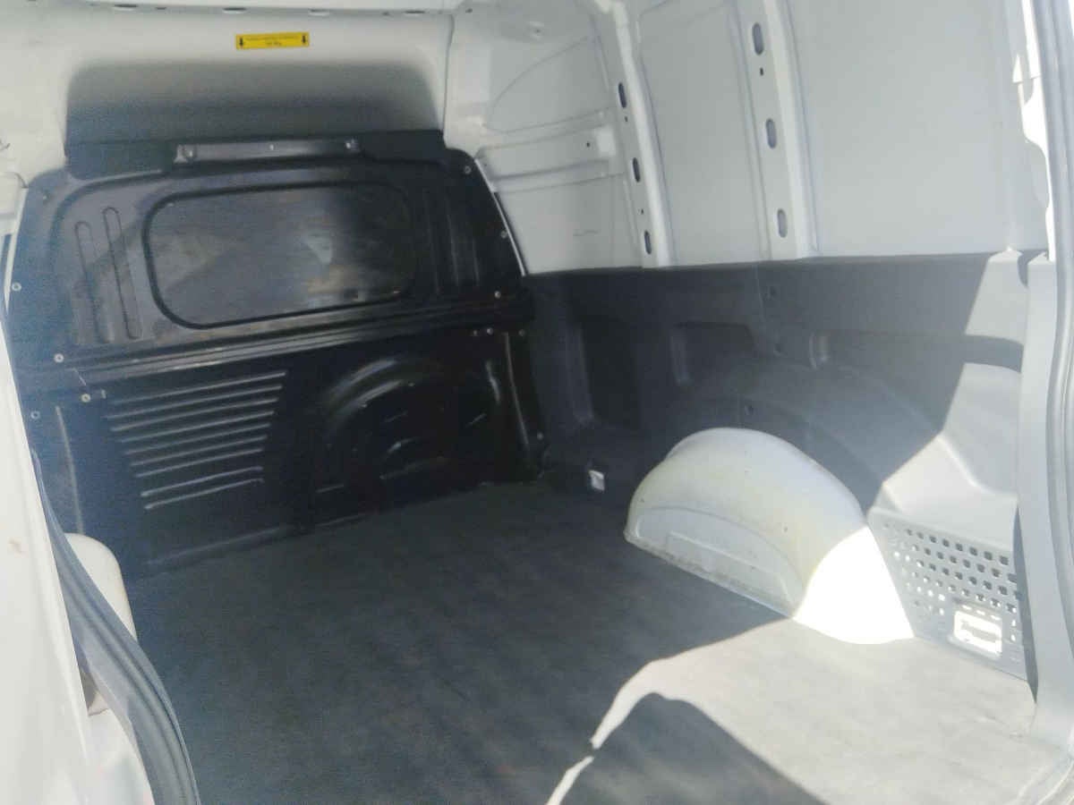 2025 Peugeot Partner Rapid 5p L4/1.4 Man